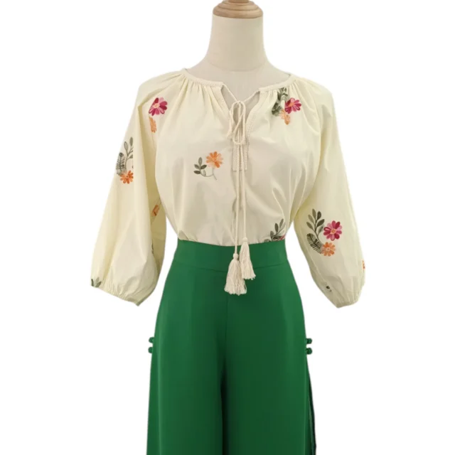 POPPY EMBROIDERY WITH THREE QUARTERS SLEEVE BLOSE (V-BB56656)