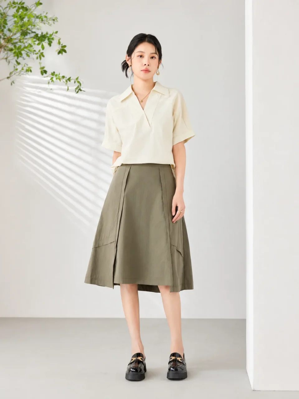 TAYLA RELAXED COLLARED V-NECK BLOUSE — view 2
